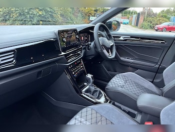 Used Volkswagen T-Roc 2025 for sale - 77177040: Photo