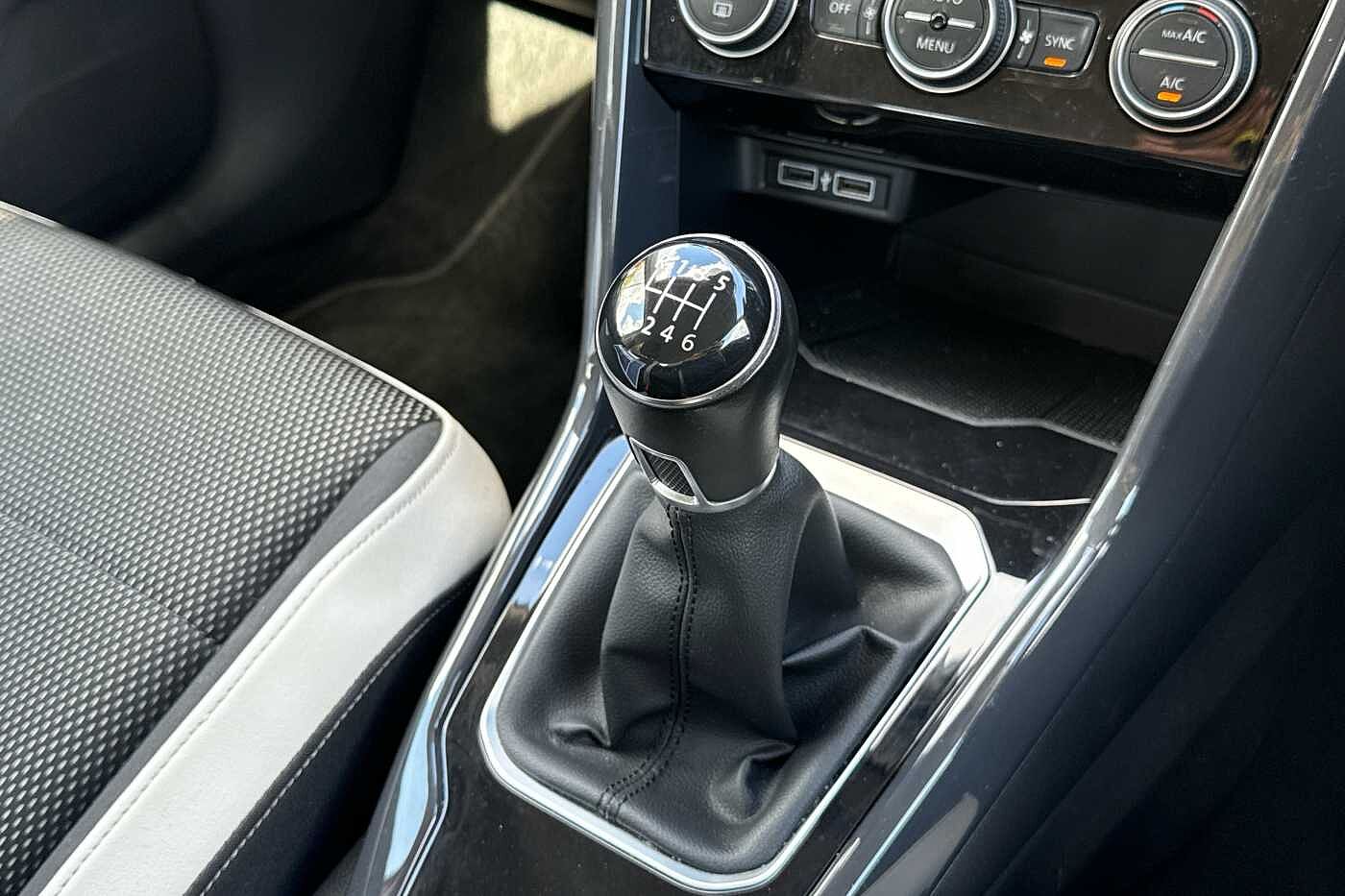 Used Volkswagen T-Roc 2019 for sale - 76110761: Photo 10