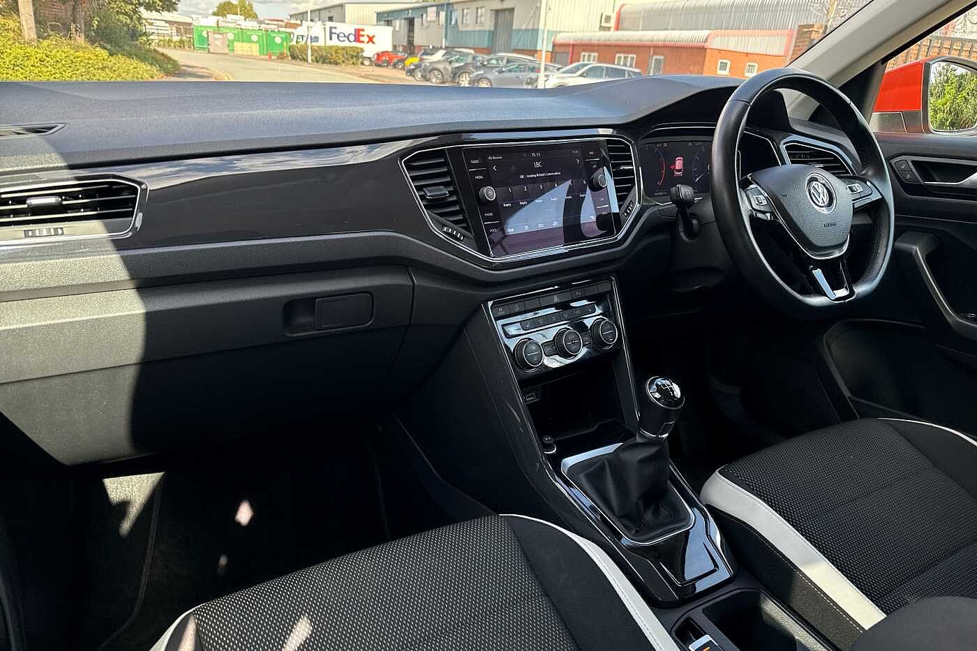 Used Volkswagen T-Roc 2019 for sale - 76110761: Photo 2