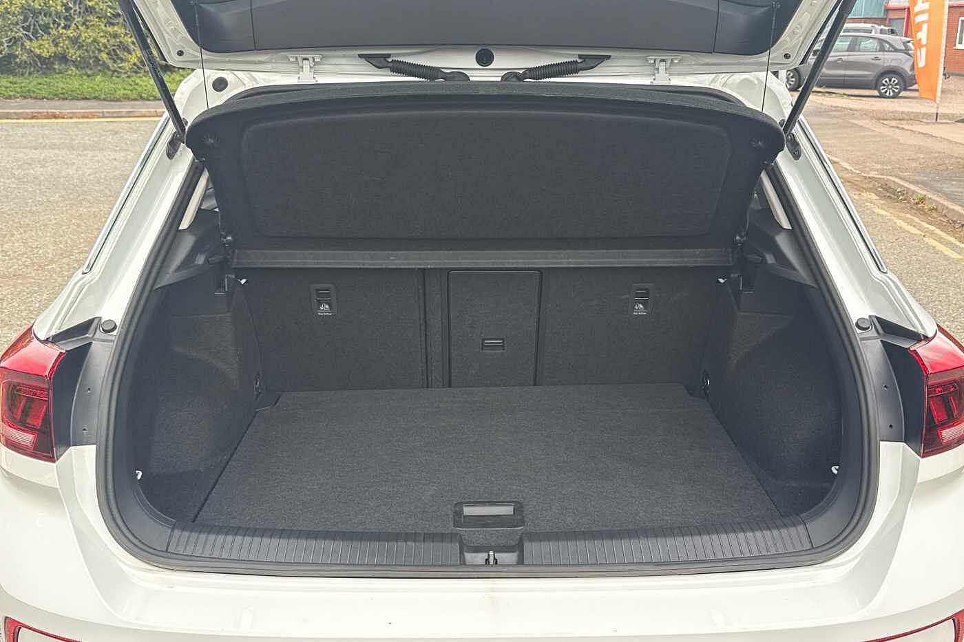 Used Volkswagen T-Roc 2024 for sale - 76110718: Photo 12