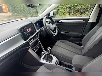 Used Volkswagen T-Roc 2024 for sale - 76110718: Photo 2