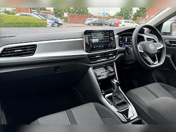 Used Volkswagen T-Roc 2025 for sale - 75901535: Photo
