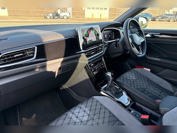 Used Volkswagen T-Roc 2025 for sale - 76111267: Photo 2