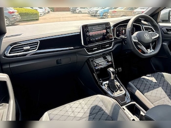 Used Volkswagen T-Roc 2025 for sale - 76110791: Photo 2