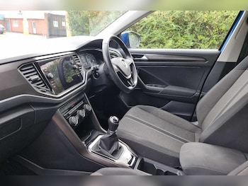 Used Volkswagen T-Roc 2019 for sale - 76111214: Photo 2