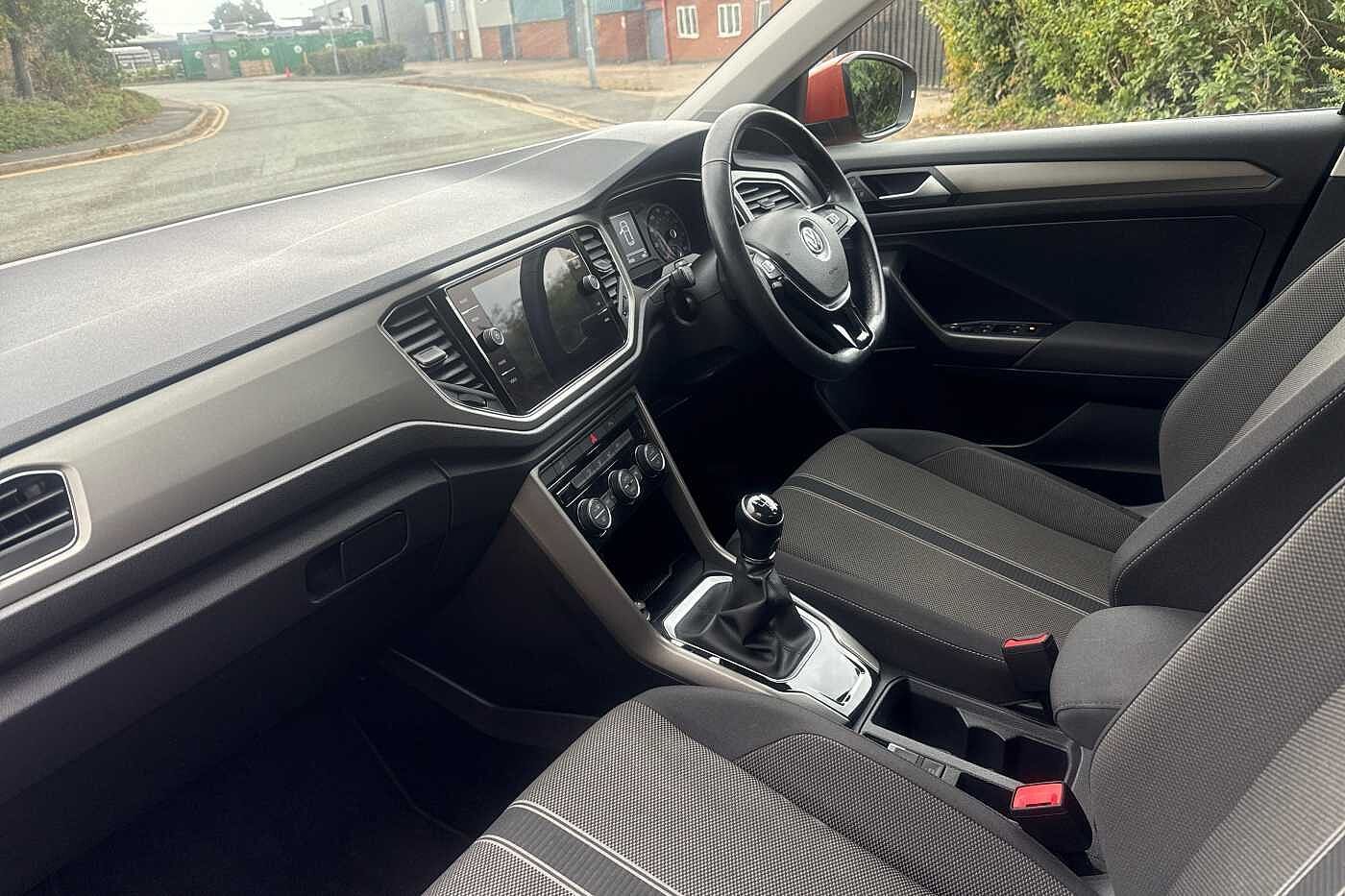 Used Volkswagen T-Roc 2020 for sale - 76111202: Photo 2