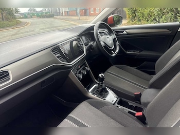 Used Volkswagen T-Roc 2020 for sale - 76111202: Photo 2