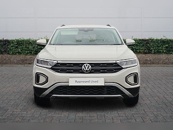 Used Volkswagen T-Roc 2023 for sale - 76800335: Photo