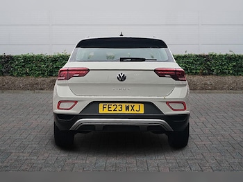 Used Volkswagen T-Roc 2023 for sale - 76800335: Photo