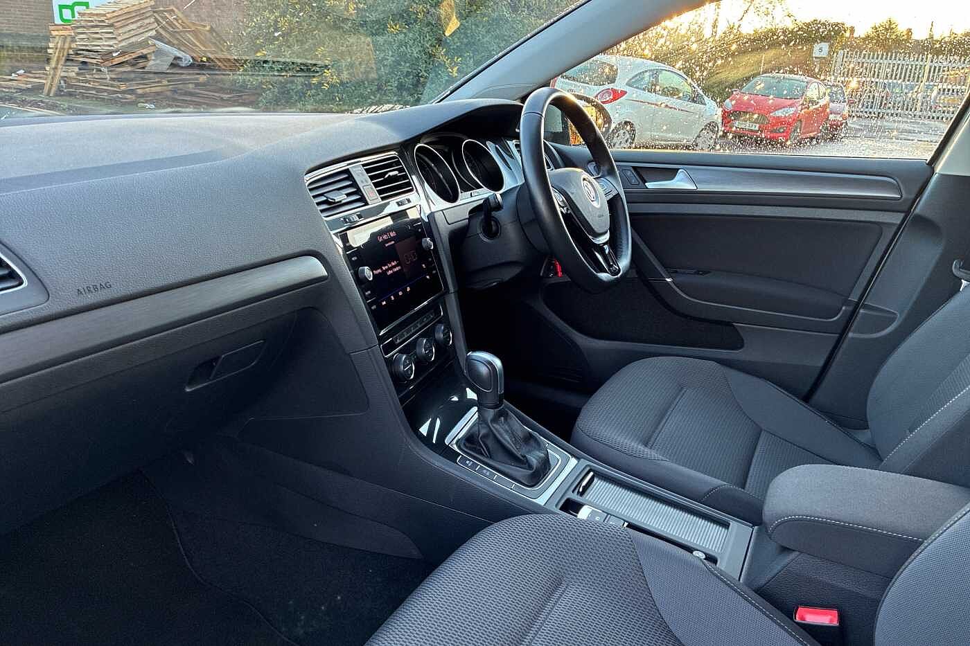 Used Volkswagen Golf 2020 for sale - 76800716: Photo 2