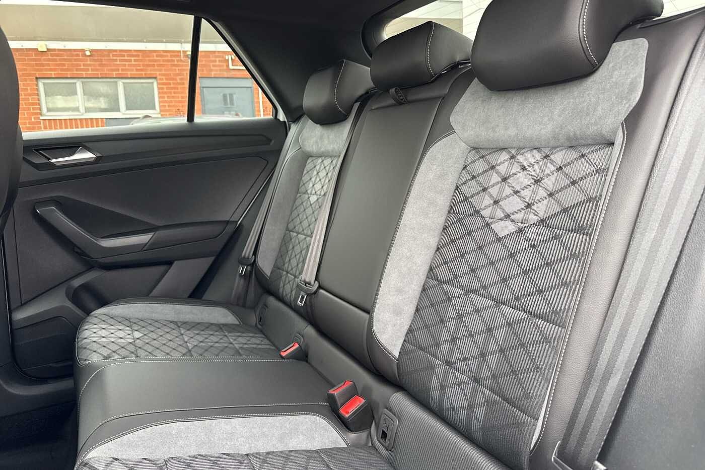 Used Volkswagen T-Roc 2025 for sale - 76110823: Photo 11