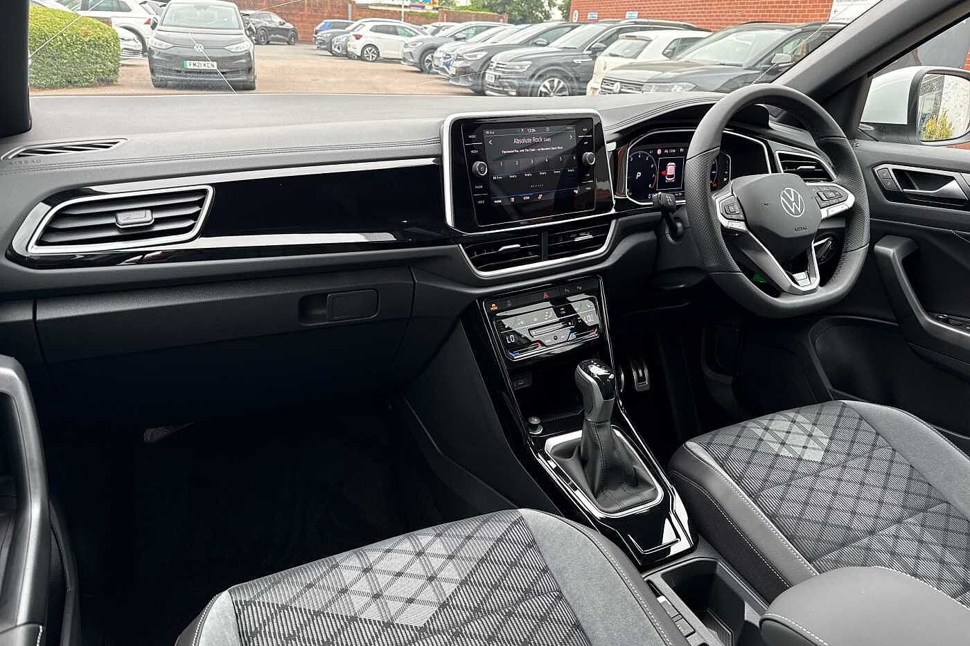Used Volkswagen T-Roc 2025 for sale - 76110823: Photo 2