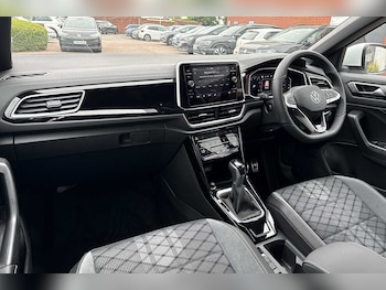 Used Volkswagen T-Roc 2025 for sale - 76110823: Photo 2