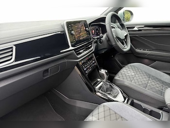 Used Volkswagen T-Roc 2025 for sale - 77176573: Photo