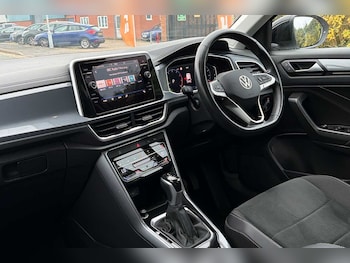 Used Volkswagen T-Roc 2023 for sale - 76434313: Photo