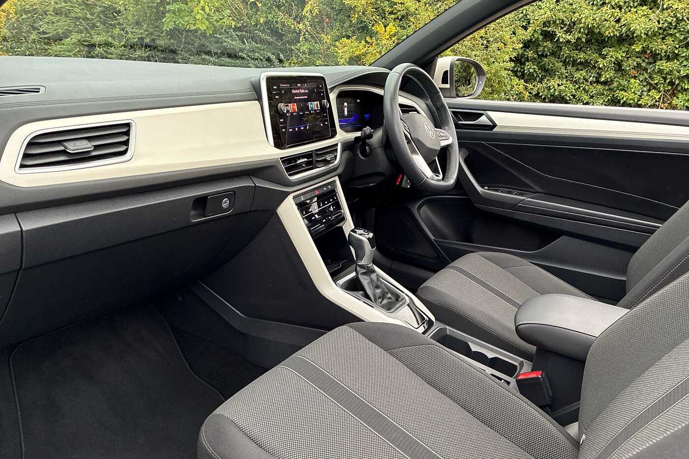 Used Volkswagen T-Roc 2023 for sale - 76350508: Photo 2