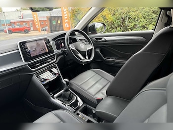 Used Volkswagen T-Roc 2022 for sale - 76315670: Photo