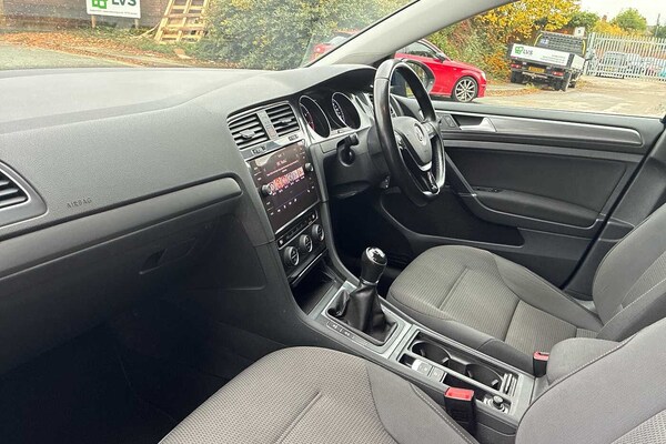 Used Volkswagen Golf 2019 for sale - 76190604: Photo 2