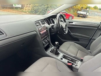 Used Volkswagen Golf 2019 for sale - 76190604: Photo 2
