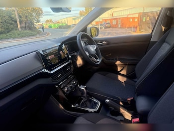 Used Volkswagen T-Cross 2025 for sale - 76168435: Photo 2