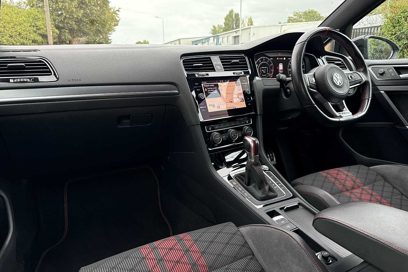 Used Volkswagen Golf 2019 for sale - 76110813: Photo 2