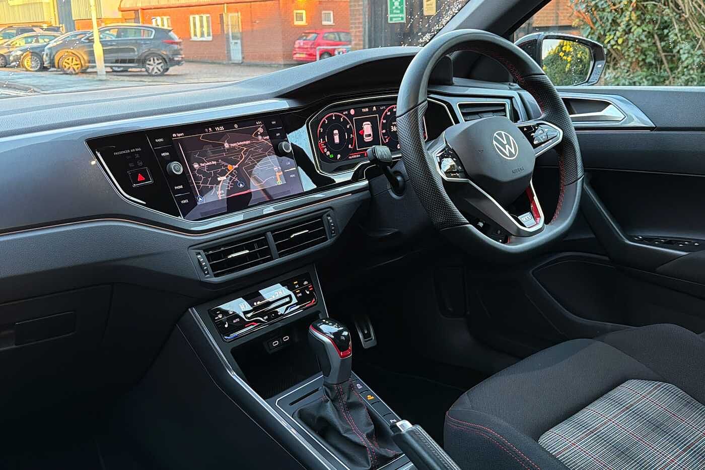 Used Volkswagen Polo 2023 for sale - 76837808: Photo 2