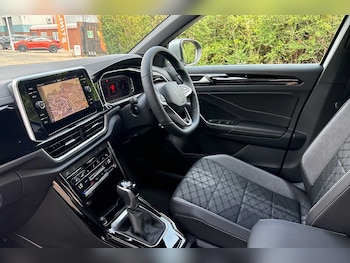 Used Volkswagen T-Roc 2025 for sale - 76111119: Photo 2