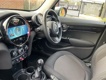 Used MINI Hatch 2022 for sale - 76703536: Photo