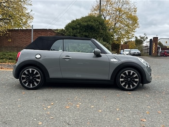 Used MINI Convertible 2018 for sale - 76139739: Photo