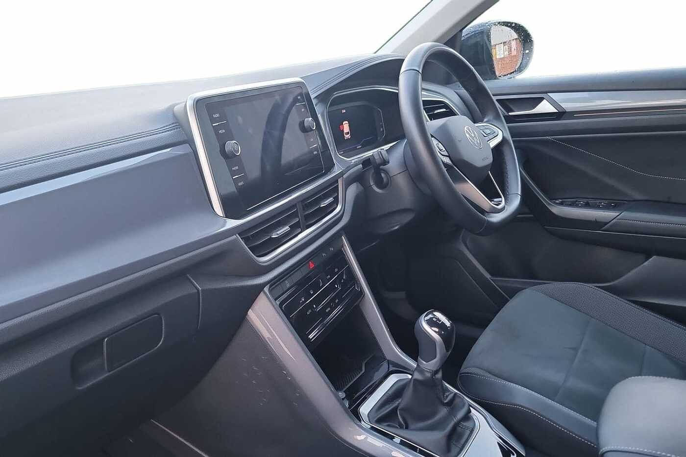 Used Volkswagen T-Roc 2024 for sale - 77176839: Photo 2