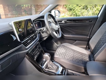 Used Volkswagen T-Roc 2022 for sale - 76110780: Photo 2