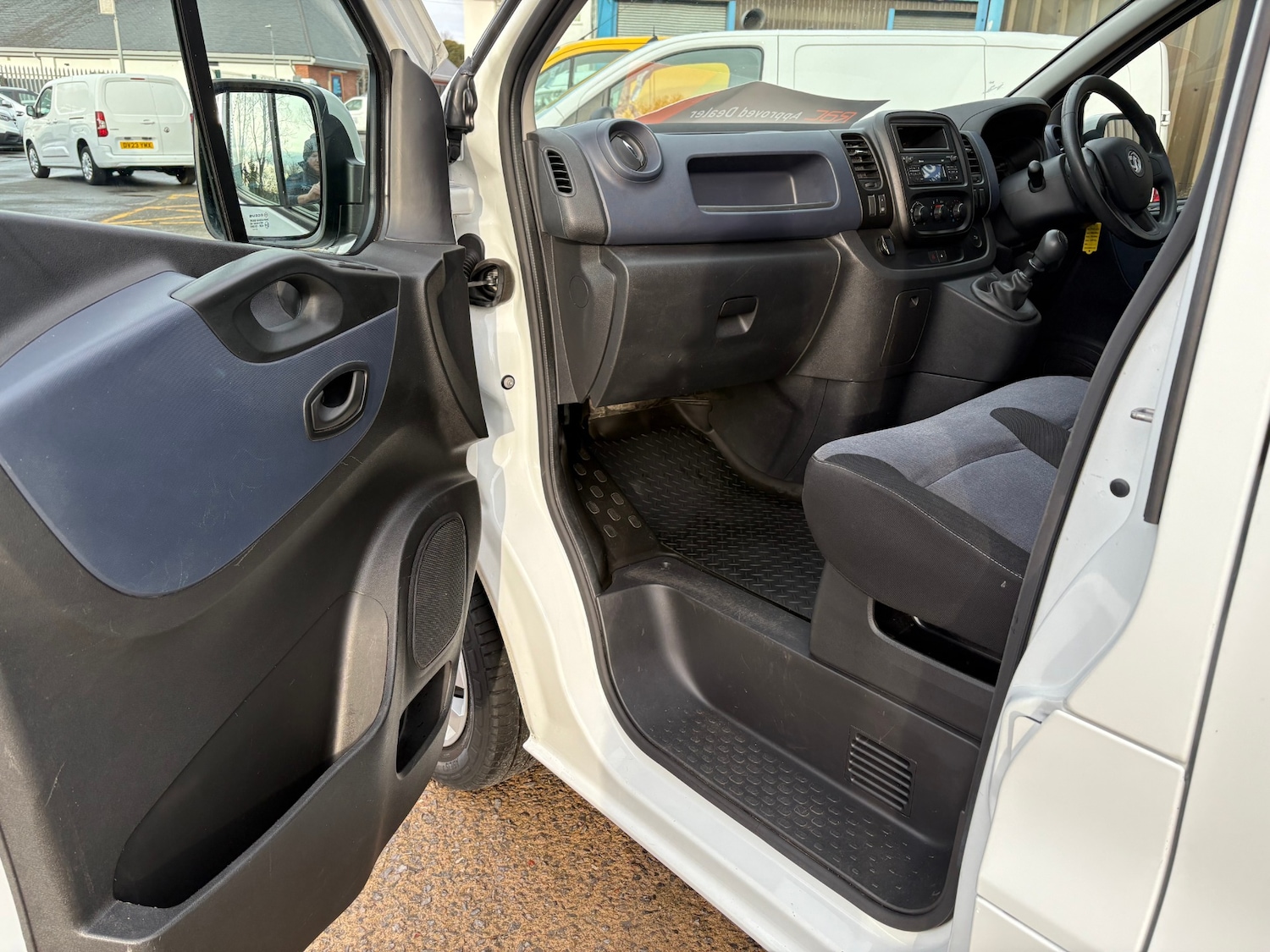 Used Vauxhall Vivaro 2018 for sale - 77199217: Photo 11