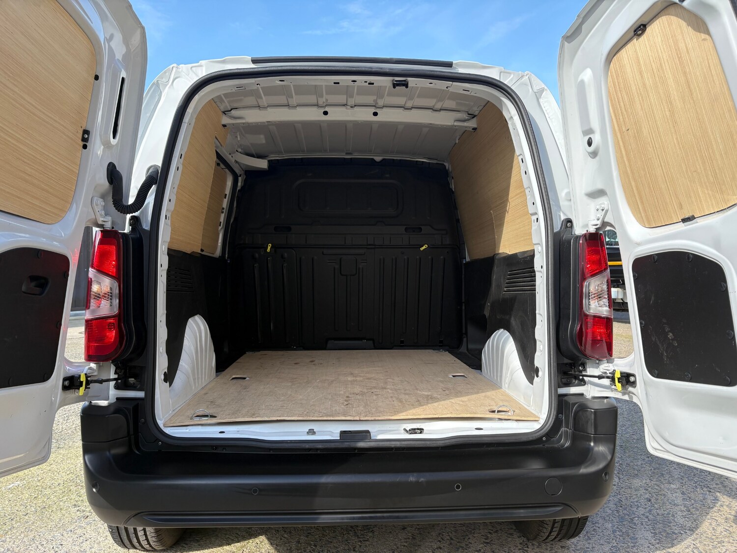 Used Peugeot Partner 2023 for sale - 77677244: Photo 19