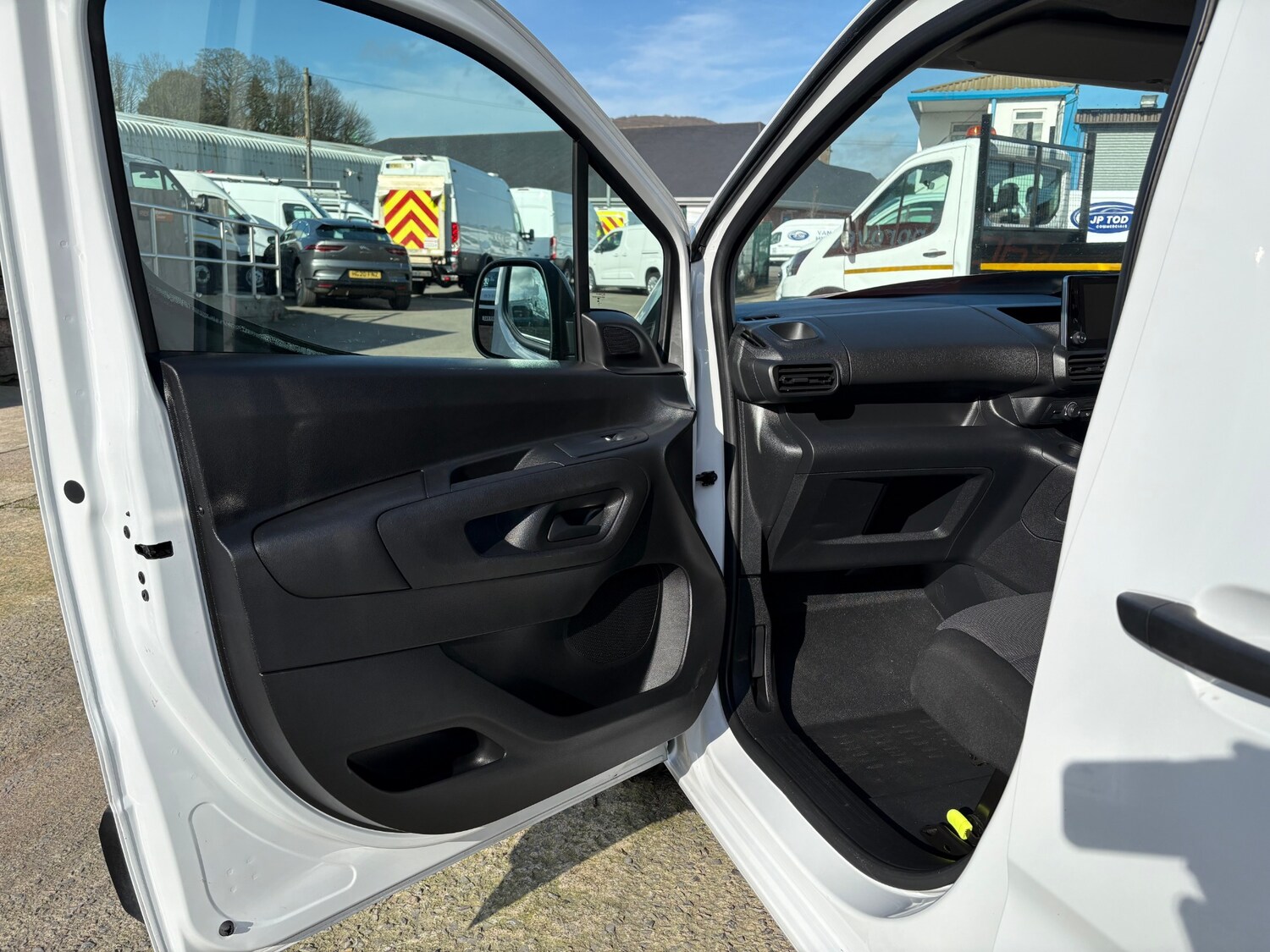 Used Peugeot Partner 2023 for sale - 77677244: Photo 9