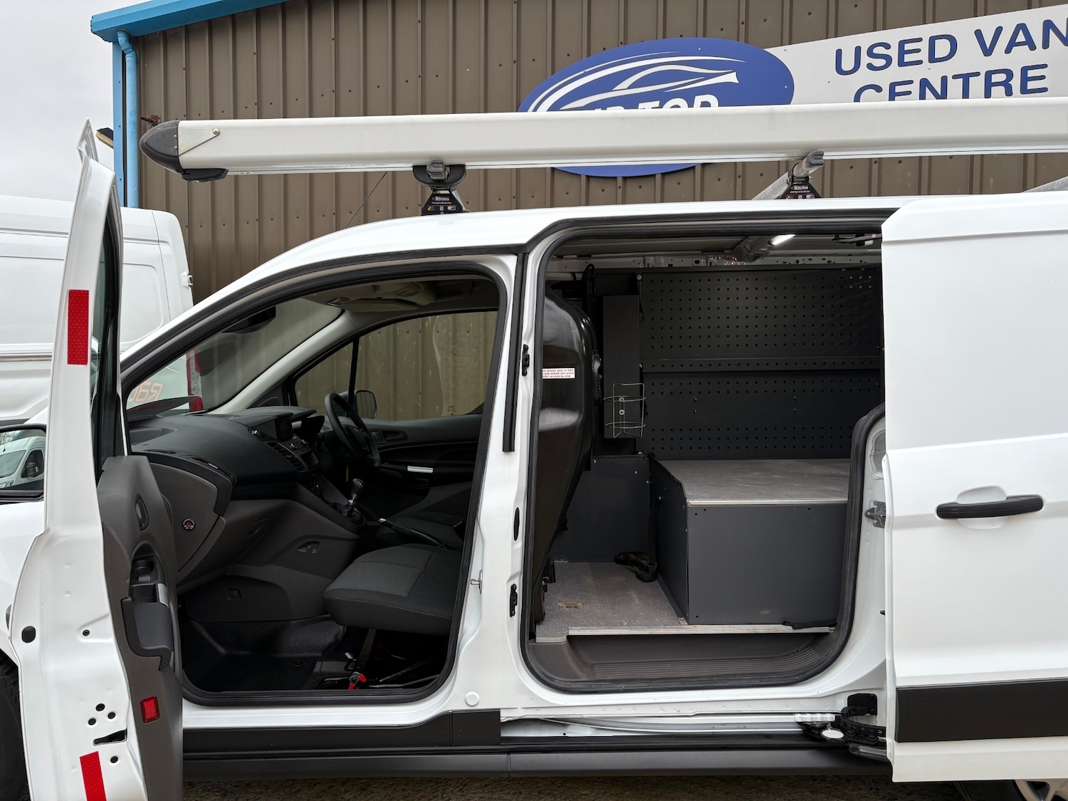 Used Ford Transit Connect 2020 for sale - 76427866: Photo 9