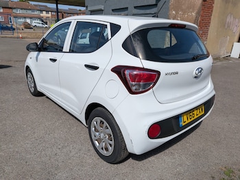 Used Hyundai i10 2017 for sale - 79502815: Photo