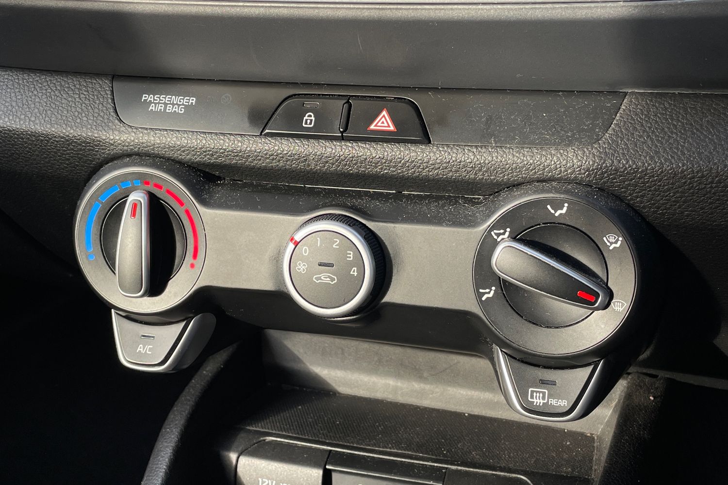 Used Kia Stonic 2019 for sale - 77739747: Photo 16