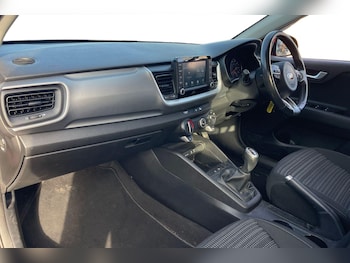Used Kia Stonic 2019 for sale - 77739747: Photo