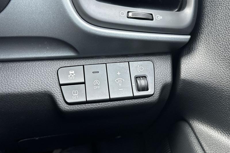 Used Kia Stonic 2020 for sale - 76680975: Photo 23