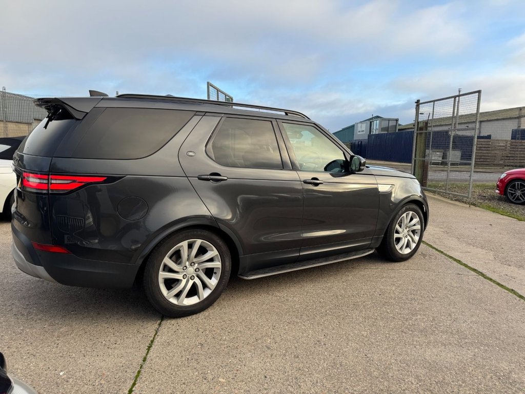 Used Land Rover Discovery 2017 for sale - 77231884: Photo 3