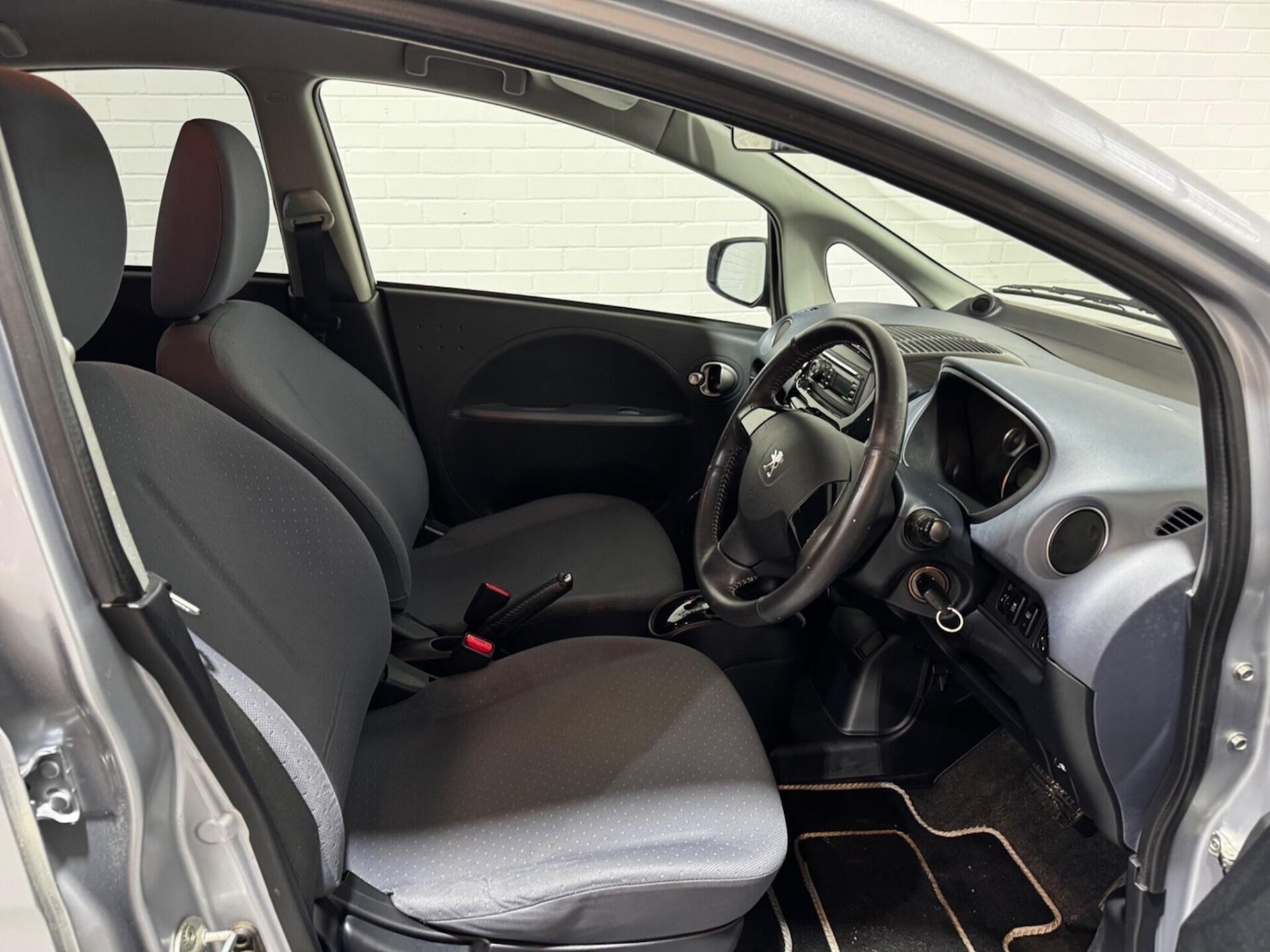 Used Peugeot iOn 2013 for sale - 76545902: Photo 15