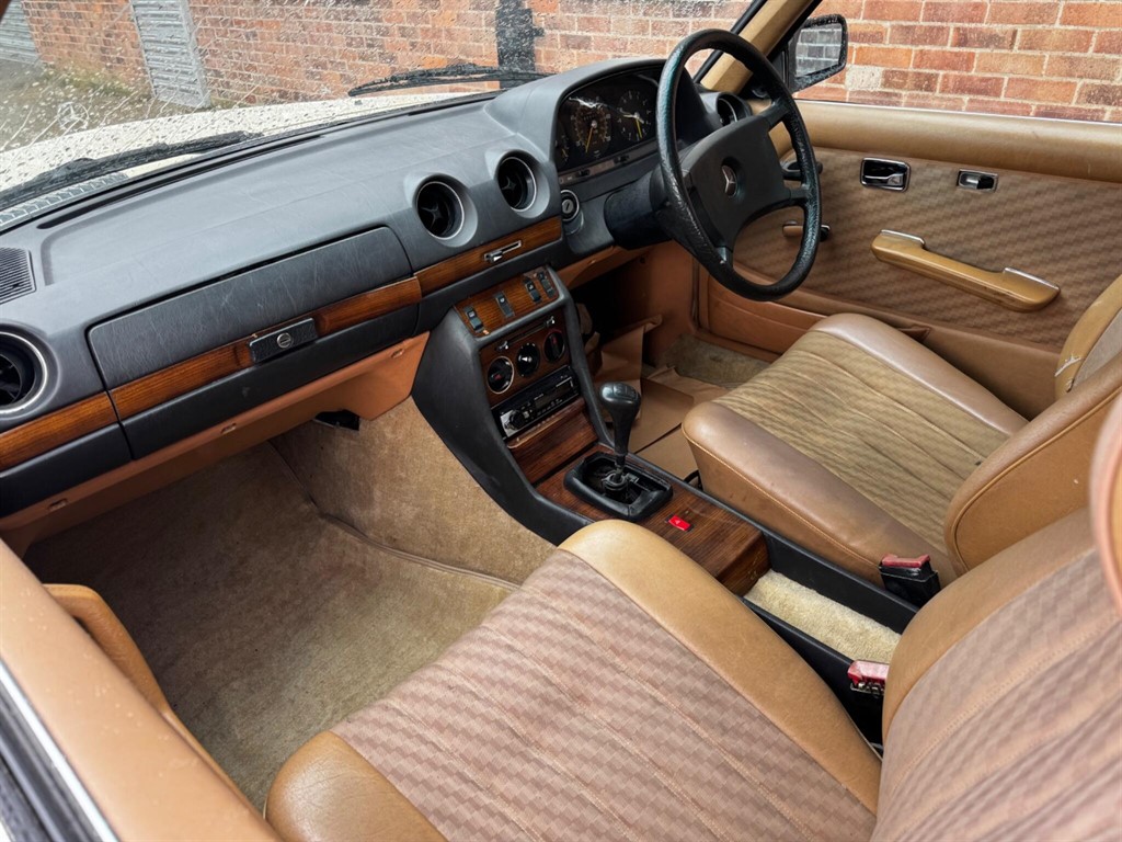 Used Mercedes-Benz C Class 1982 for sale - 77619495: Photo 2