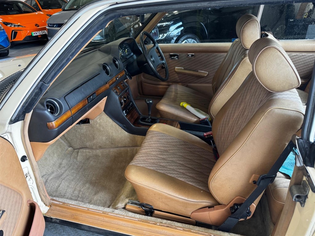 Used Mercedes-Benz C Class 1982 for sale - 77619495: Photo 4