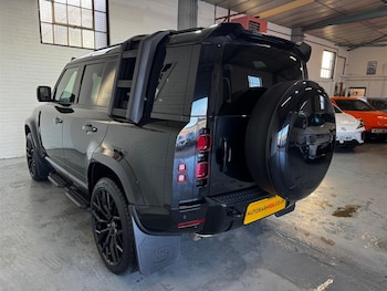 Used Land Rover Defender 2023 for sale - 76957187: Photo