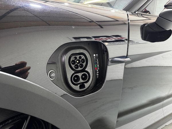Used Porsche Taycan 2021 for sale - 75663104: Photo 28