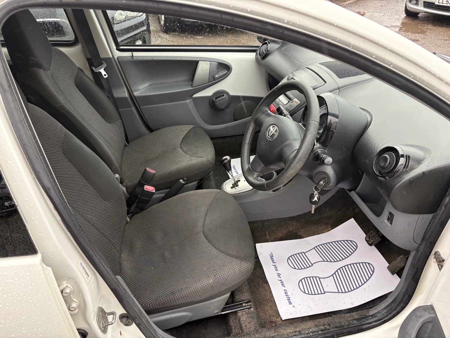 Used Toyota AYGO 2011 for sale - 76946311: Photo 11