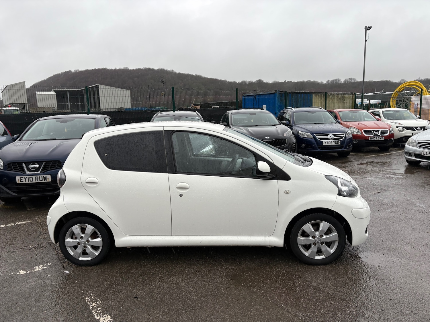 Used Toyota AYGO 2011 for sale - 76946311: Photo 2