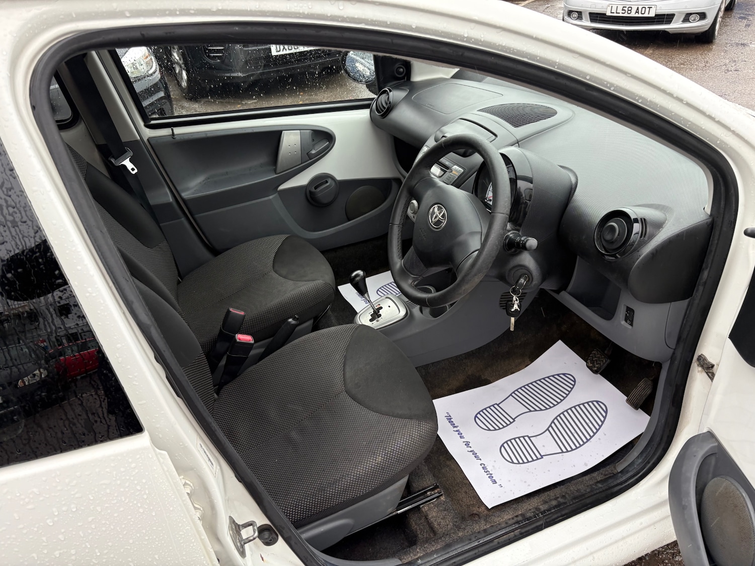 Used Toyota AYGO 2011 for sale - 76946311: Photo 6