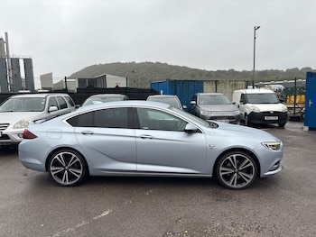 Used Vauxhall Insignia 2017 for sale - 76161605: Photo 2