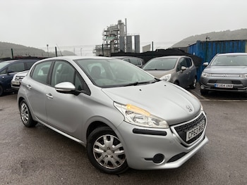 Peugeot - 208